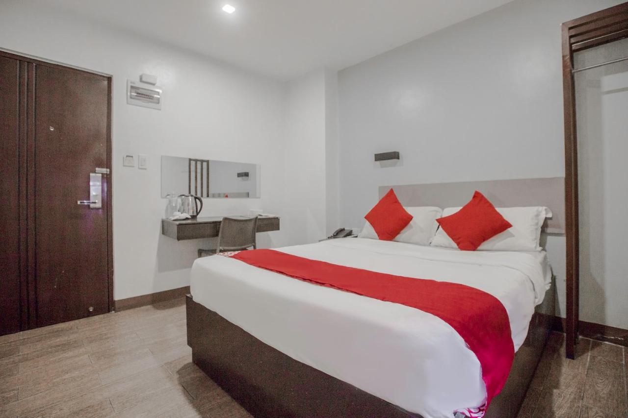 Oyo 637 Fox Hotel Cidade Quezon Exterior foto