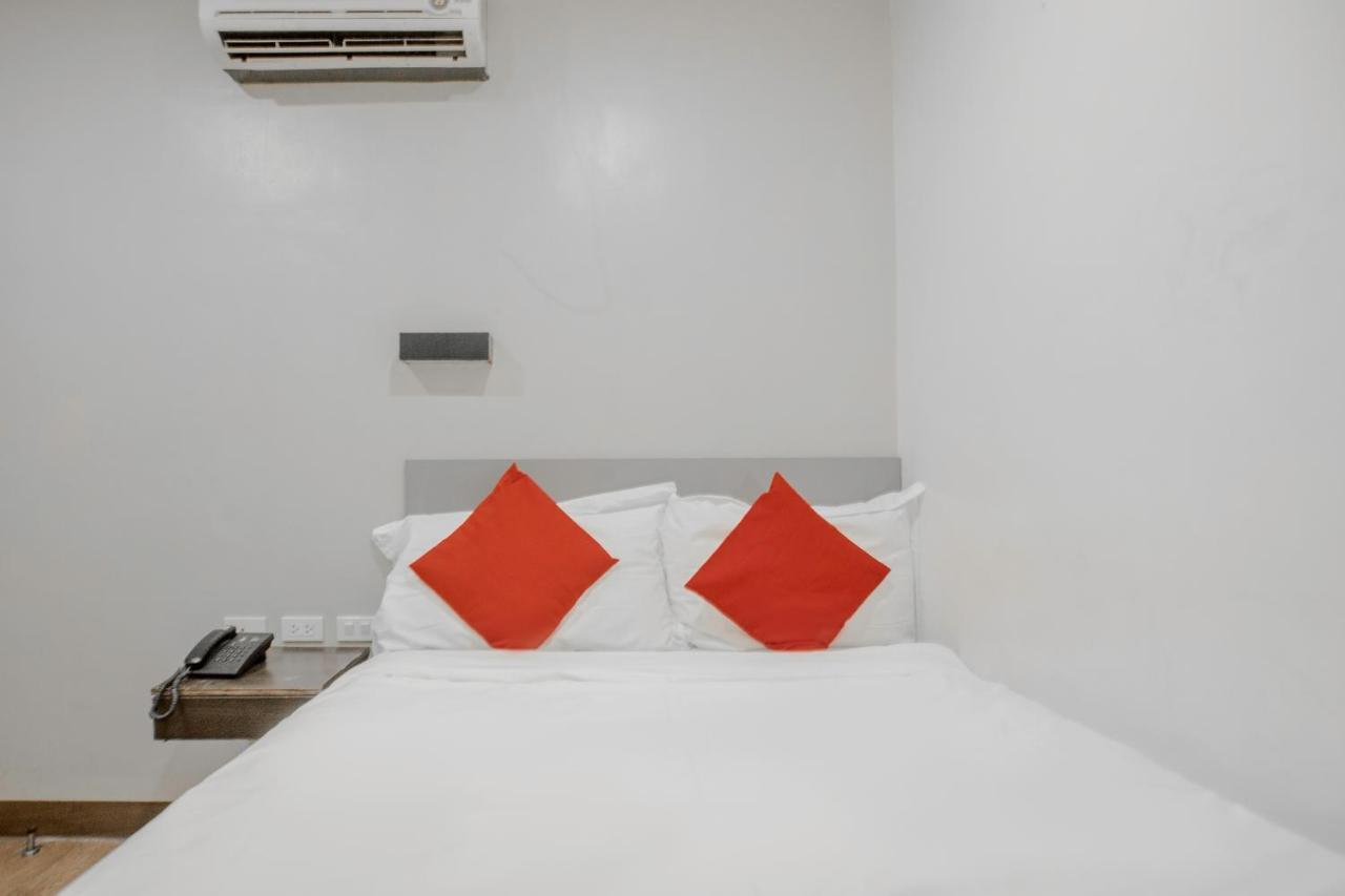 Oyo 637 Fox Hotel Cidade Quezon Exterior foto