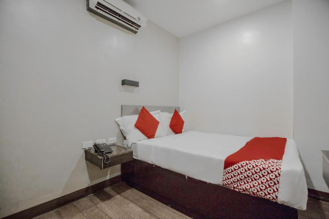 Oyo 637 Fox Hotel Cidade Quezon Exterior foto