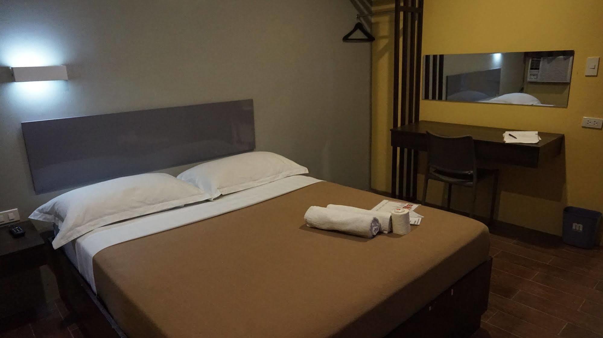 Oyo 637 Fox Hotel Cidade Quezon Exterior foto