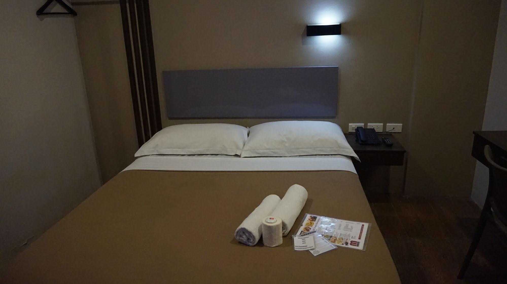 Oyo 637 Fox Hotel Cidade Quezon Exterior foto
