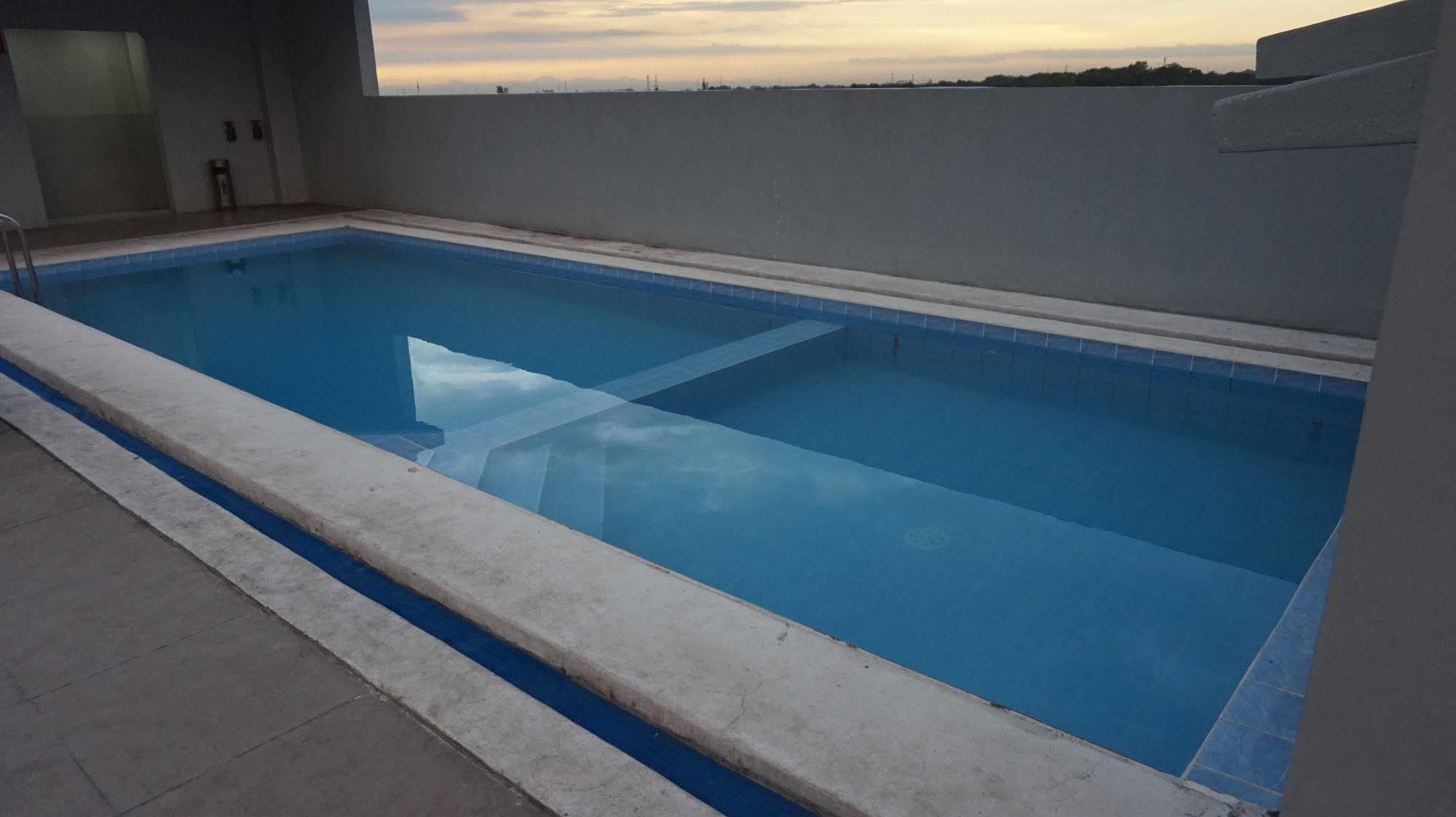 Oyo 637 Fox Hotel Cidade Quezon Exterior foto